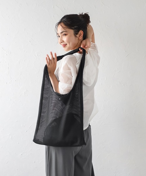 Bonjour Sagan（ボンジュールサガン）の「巾着付きメッシュバッグ（ショルダーバッグ・レディース・ブラック/アイボリー・FREE）」の9枚目の写真