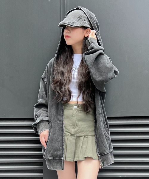 Figments（フィグメンツ）の「スーパービッグビジューZIPパーカー（パーカー・レディース・スミクロ・X-LARGE）」の4枚目の写真