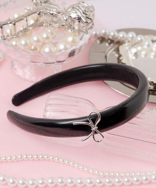 WEGO(ウィゴー)の「WEGO/ワンポイントメタルリボンカチューシャ(カチューシャ・レディース・ブラック/シルバー・FREE)」の2枚目の写真