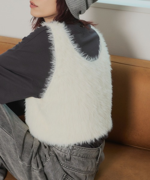 Auntie Rosa Holiday(アンティローザホリデー)の「クロップドシャギーニットベスト(ベスト・レディース・オフホワイト/ブラウン・FREE)」の11枚目の写真