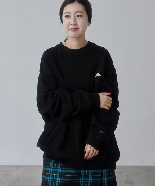 KELTY（ケルティ）の「KELTY（ケルティ）別注裏毛クルーネックスウェット（WEB限定カラー）（スウェット・メンズ・ホワイト/ライトグレー/ブラック/ダークブラウン/グレー/ワインレッド・L/M）」の12枚目の写真