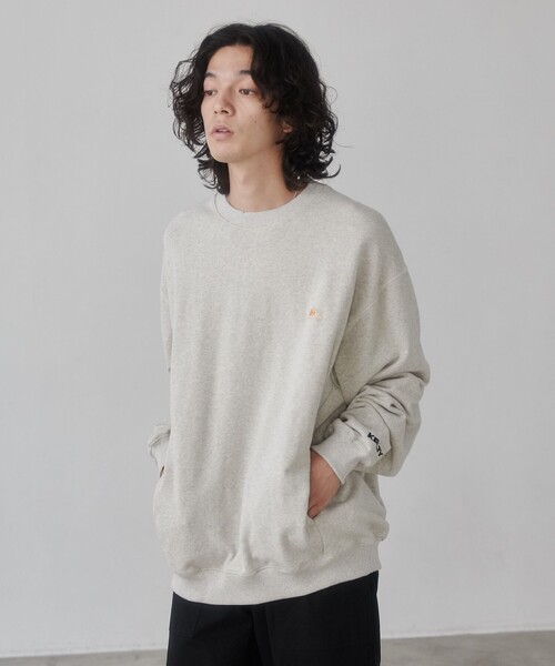 KELTY（ケルティ）の「KELTY（ケルティ）別注裏毛クルーネックスウェット（WEB限定カラー）（スウェット・メンズ・ホワイト/ライトグレー/ブラック/ダークブラウン/グレー/ワインレッド・L/M）」の18枚目の写真