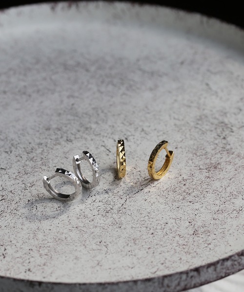 colleca la（コレカラ）の「[silver925]ミラーカット フープピアス〈金属アレルギー対応〉（ピアス（両耳用）・レディース・ゴールド/シルバー・FREE）」の6枚目の写真
