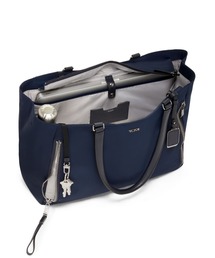 TUMI（トゥミ）の「VOYAGEUR 「ヴァレッタ」ラージ・トート（A4/PC15