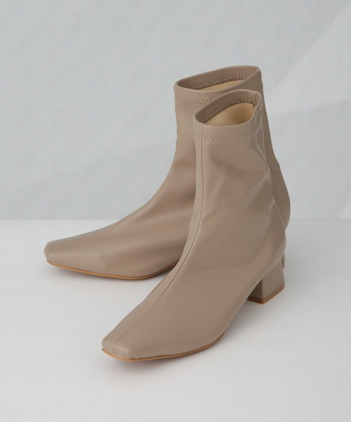 NANO universe(ナノユニバース)の「ストレッチスクエアトゥショートブーツ(ブーツ・レディース・ブラック/ベージュ・36/37/38)」の3枚目の写真