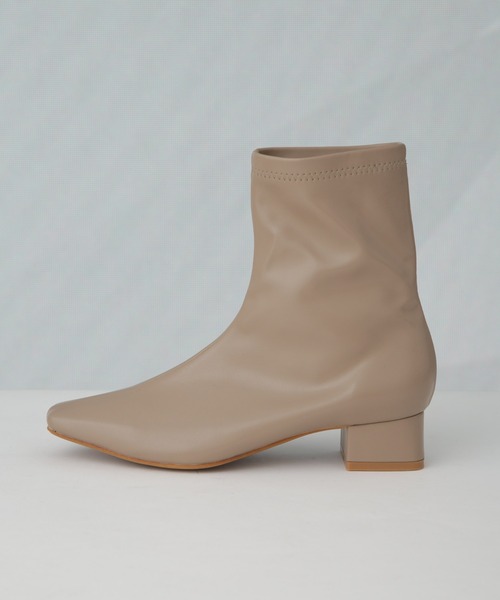 NANO universe(ナノユニバース)の「ストレッチスクエアトゥショートブーツ(ブーツ・レディース・ブラック/ベージュ・36/37/38)」の4枚目の写真