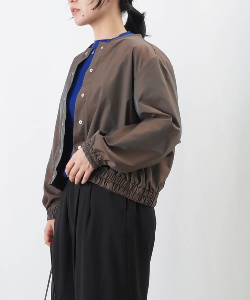 LUCA/LADY LUCK LUCA（ルカ/レディラックルカ）の「LC/LLL 玉虫シャンブレーギャザーブルゾン / バックフレアショートブルゾン【セットアップ着用可】（ブルゾン・レディース・ブラック/ブラウン・FREE）」の6枚目の写真