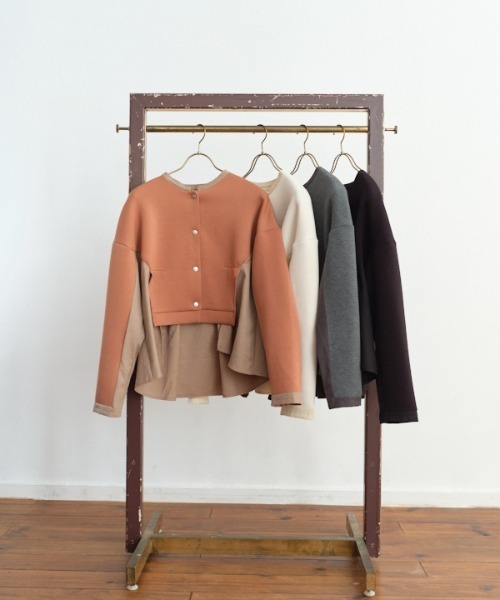 Muel Chic(ミュエルシック)の「Boissy cardigan ボイシーカーディガン(カーディガン/ボレロ・レディース・ブラック/キャメル/グレー・FREE)」の20枚目の写真