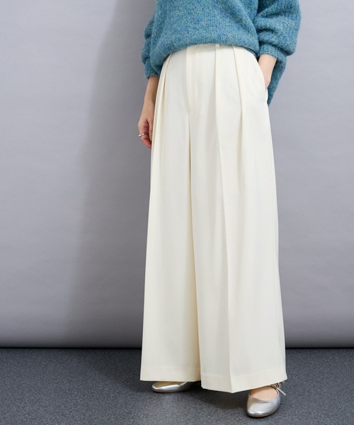 le cercle ADAM ET ROPE'(ルセルクルアダムエロペ)の「タックワイドパンツ(その他パンツ・レディース・ブラック/ホワイト系その他2/グレー系その他・FREE)」の2枚目の写真