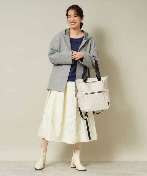 ITS'DEMO（イッツデモ）の「◆【キャリーオン可／6ポケット】撥水ポリ2WAYリュック型トート（バックパック/リュック・レディース・アイボリー/ブラック/ナチュラル・00）」の6枚目の写真