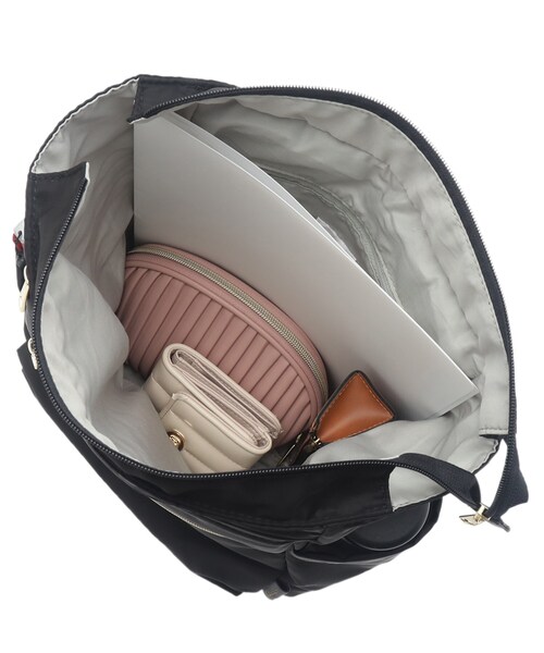 ITS'DEMO（イッツデモ）の「◆【キャリーオン可／6ポケット】撥水ポリ2WAYリュック型トート（バックパック/リュック・レディース・アイボリー/ブラック/ナチュラル・00）」の20枚目の写真