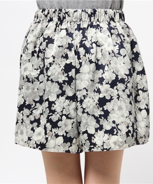 laboratory work（ラボラトリーワーク）の「マイクロサテン花柄キュロット（スカート・レディース・ネイビー/グレー系その他・MEDIUM）」の5枚目の写真