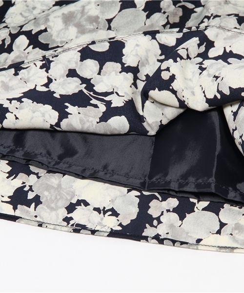 laboratory work（ラボラトリーワーク）の「マイクロサテン花柄キュロット（スカート・レディース・ネイビー/グレー系その他・MEDIUM）」の7枚目の写真