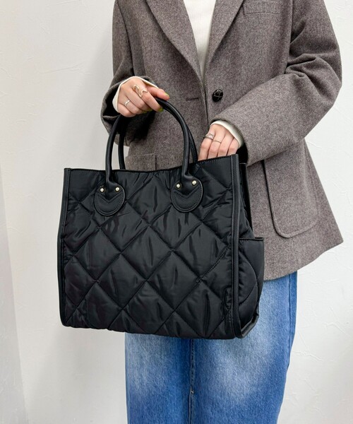 fredy emue（フレディエミュ）の「キルティングスクエアトートバッグ（トートバッグ・レディース・ブラック/ブラック系その他2・FREE）」の6枚目の写真