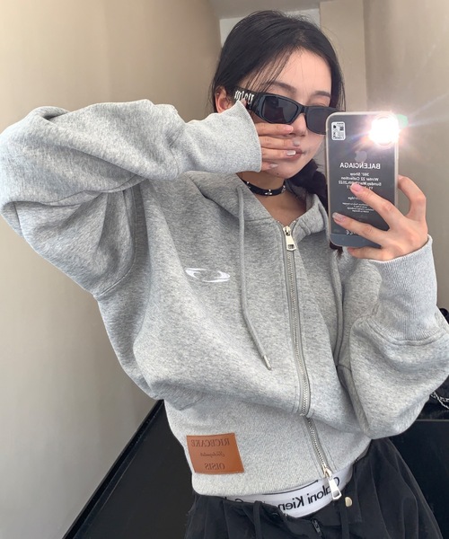 lilful（リルフル）の「パッチ付き ワンポイント ダブルジップ ショートパーカー（パーカー・レディース・グレー/ブラック/ブラック系その他・M/L）」の5枚目の写真