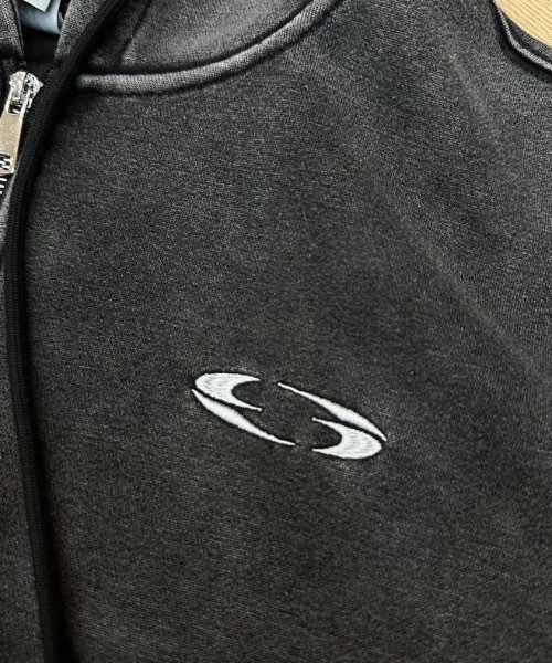 lilful（リルフル）の「パッチ付き ワンポイント ダブルジップ ショートパーカー（パーカー・レディース・グレー/ブラック/ブラック系その他・M/L）」の8枚目の写真