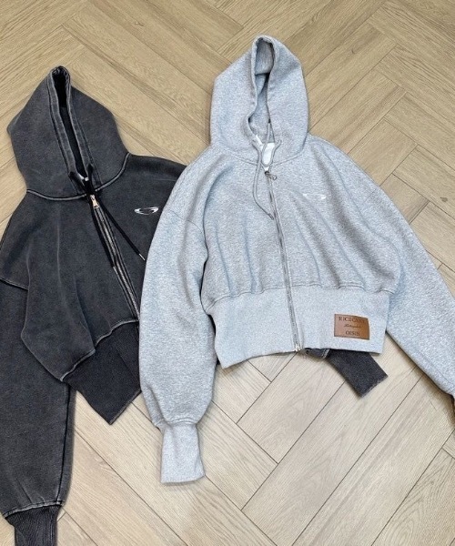 lilful（リルフル）の「パッチ付き ワンポイント ダブルジップ ショートパーカー（パーカー・レディース・グレー/ブラック/ブラック系その他・M/L）」の9枚目の写真