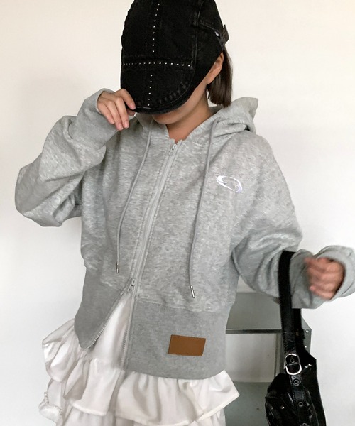 lilful（リルフル）の「パッチ付き ワンポイント ダブルジップ ショートパーカー（パーカー・レディース・グレー/ブラック/ブラック系その他・M/L）」の22枚目の写真