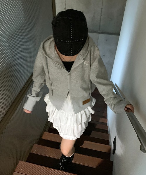 lilful（リルフル）の「パッチ付き ワンポイント ダブルジップ ショートパーカー（パーカー・レディース・グレー/ブラック/ブラック系その他・M/L）」の10枚目の写真