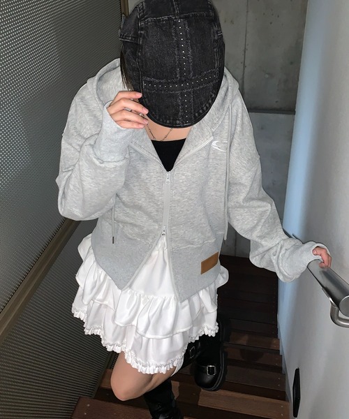 lilful（リルフル）の「パッチ付き ワンポイント ダブルジップ ショートパーカー（パーカー・レディース・グレー/ブラック/ブラック系その他・M/L）」の12枚目の写真