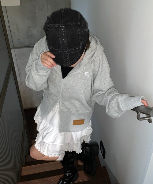 lilful（リルフル）の「パッチ付き ワンポイント ダブルジップ ショートパーカー（パーカー・レディース・グレー/ブラック/ブラック系その他・M/L）」の15枚目の写真