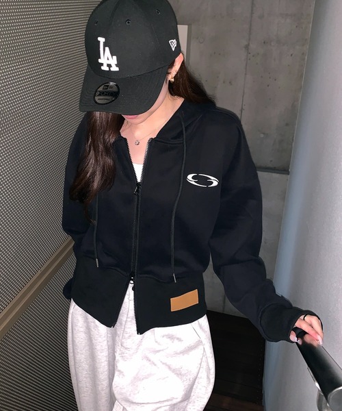 lilful（リルフル）の「パッチ付き ワンポイント ダブルジップ ショートパーカー（パーカー・レディース・グレー/ブラック/ブラック系その他・M/L）」の17枚目の写真