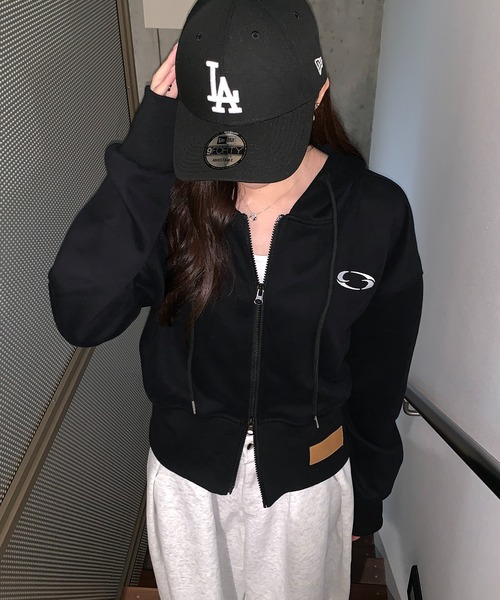 lilful（リルフル）の「パッチ付き ワンポイント ダブルジップ ショートパーカー（パーカー・レディース・グレー/ブラック/ブラック系その他・M/L）」の18枚目の写真