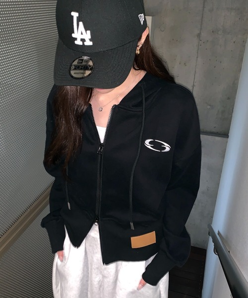 lilful（リルフル）の「パッチ付き ワンポイント ダブルジップ ショートパーカー（パーカー・レディース・グレー/ブラック/ブラック系その他・M/L）」の19枚目の写真