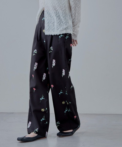 etoll.（エトル）の「花柄プリントタックワイドパンツ（その他パンツ・レディース・オフホワイト/ブラック/ネイビー・M）」の18枚目の写真