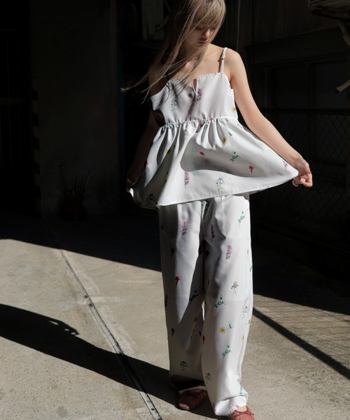 etoll.（エトル）の「花柄プリントタックワイドパンツ（その他パンツ・レディース・オフホワイト/ブラック/ネイビー・M）」の15枚目の写真