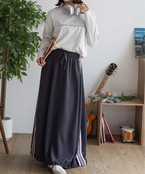 NAVY(ネイビー)の「NAVY 刺繍ロゴ長袖Tシャツ(Tシャツ/カットソー・レディース・ブラック/オリーブ/ホワイト・M/L)」の7枚目の写真