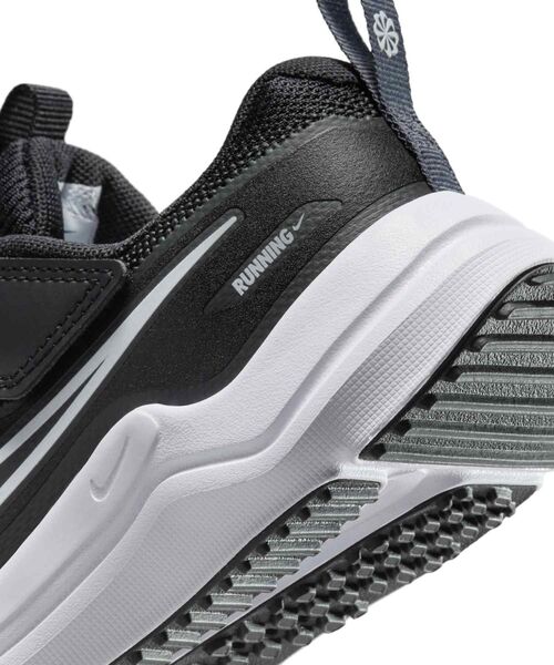 NIKE(ナイキ)の「ナイキ コズミック ランナー リトルキッズシューズ / Nike Cosmic Runner Little Kids' Shoes HM4400-003 Black(スニーカー・キッズ・ブラック・16.5/17/17.5/18/18.5/19/19.5/20/20.5/21/21.5/22)」の8枚目の写真