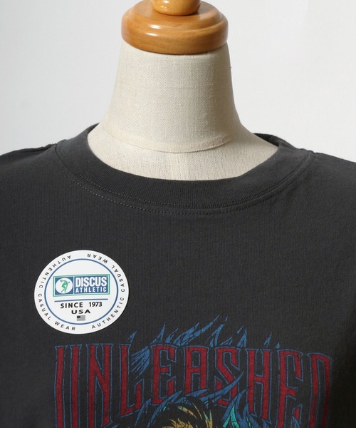 Disney(ディズニー)の「Disney villains× DISCUS ATHLETICコラボ ロックプリントTシャツ メンズ レディース ユニセックス/ディズニー(Tシャツ/カットソー・レディース・ブラック系1/ブラック系3/ブラック系5/ブラック系6/ブラック系7/ブラック系8/ブラック系2/ブラック系4・M)」の21枚目の写真