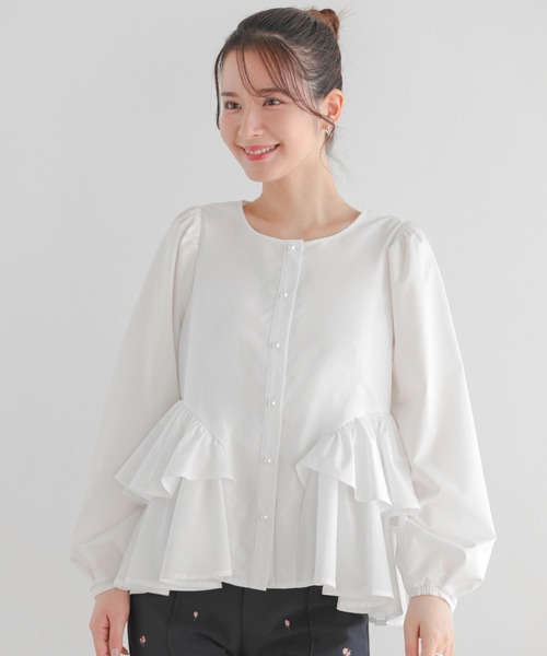 Fit more(フィットモア)の「パールボタンペプラムフリルブラウス(シャツ/ブラウス・レディース・ピンク/ブラック/ホワイト・FREE)」の2枚目の写真