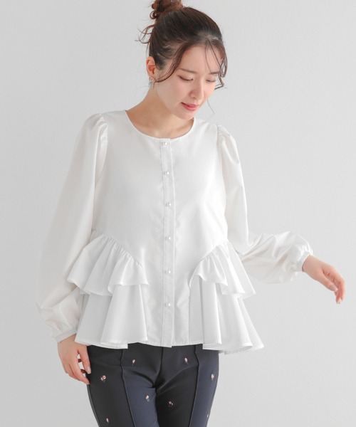 Fit more(フィットモア)の「パールボタンペプラムフリルブラウス(シャツ/ブラウス・レディース・ピンク/ブラック/ホワイト・FREE)」の4枚目の写真
