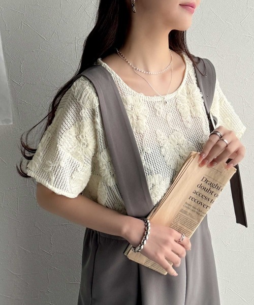 classicalelf(クラシカルエルフ)の「大人のおしゃれ度ワンランクアップ。チュールフラワーコード刺繍半袖Tシャツ(Tシャツ/カットソー・レディース・チャコール/ホワイト/ブラック・LARGE/MEDIUM/SMALL/X-LARGE)」の11枚目の写真
