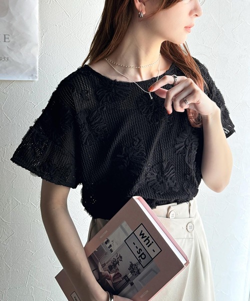 classicalelf(クラシカルエルフ)の「大人のおしゃれ度ワンランクアップ。チュールフラワーコード刺繍半袖Tシャツ(Tシャツ/カットソー・レディース・チャコール/ホワイト/ブラック・LARGE/MEDIUM/SMALL/X-LARGE)」の15枚目の写真
