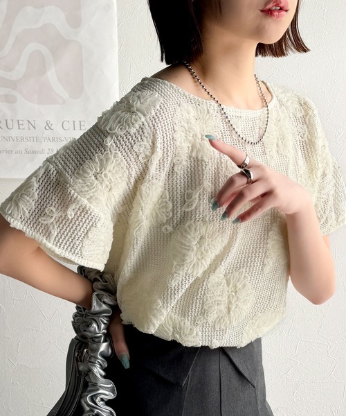 classicalelf(クラシカルエルフ)の「大人のおしゃれ度ワンランクアップ。チュールフラワーコード刺繍半袖Tシャツ(Tシャツ/カットソー・レディース・チャコール/ホワイト/ブラック・LARGE/MEDIUM/SMALL/X-LARGE)」の7枚目の写真