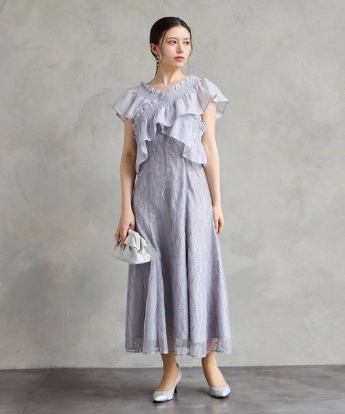 AIMER（エメ）の「フリルブラウス×フローライン刺繍キャミソールワンピース セットパーティードレス　結婚式　お呼ばれ　ドレス　20代 30代（ドレス・レディース・イエロー/ブラック/グレイッシュブルー・LARGE/MEDIUM/SMALL）」の10枚目の写真