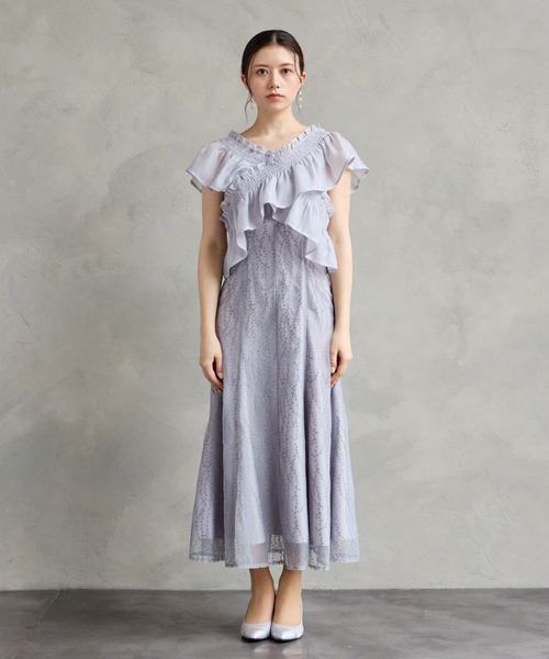 AIMER（エメ）の「フリルブラウス×フローライン刺繍キャミソールワンピース セットパーティードレス　結婚式　お呼ばれ　ドレス　20代 30代（ドレス・レディース・イエロー/ブラック/グレイッシュブルー・LARGE/MEDIUM/SMALL）」の18枚目の写真