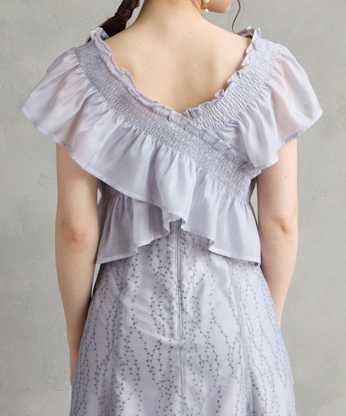 AIMER（エメ）の「フリルブラウス×フローライン刺繍キャミソールワンピース セットパーティードレス　結婚式　お呼ばれ　ドレス　20代 30代（ドレス・レディース・イエロー/ブラック/グレイッシュブルー・LARGE/MEDIUM/SMALL）」の22枚目の写真