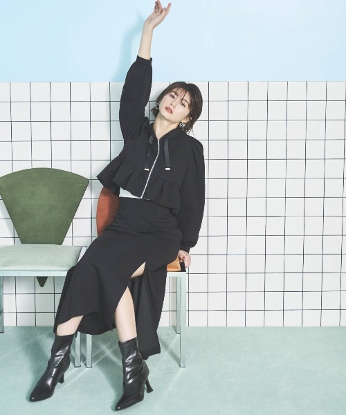 AND COUTURE（アンドクチュール）の「ペプラムパーカーセットアップ（セットアップ・レディース・ブラック/カーキ/オフホワイト・FREE）」の5枚目の写真