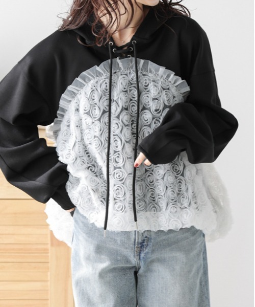 AMELY(エミリー)の「チュールフラワードッキングパーカー(パーカー・レディース・ブラック/グレー/ブラック×ホワイト・フリー)」の15枚目の写真