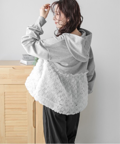 AMELY(エミリー)の「チュールフラワードッキングパーカー(パーカー・レディース・ブラック/グレー/ブラック×ホワイト・フリー)」の19枚目の写真