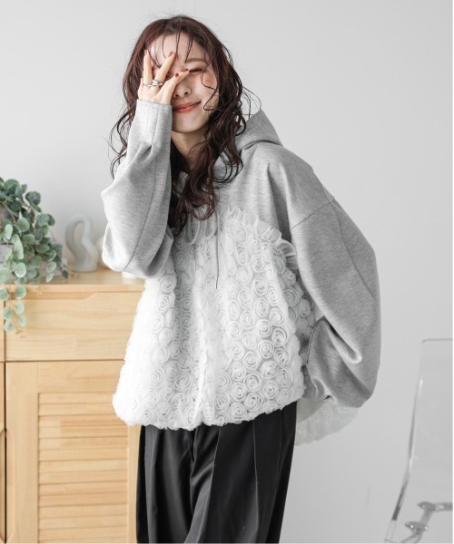 AMELY(エミリー)の「チュールフラワードッキングパーカー(パーカー・レディース・ブラック/グレー/ブラック×ホワイト・フリー)」の22枚目の写真