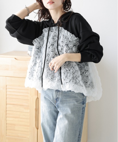 AMELY(エミリー)の「チュールフラワードッキングパーカー(パーカー・レディース・ブラック/グレー/ブラック×ホワイト・フリー)」の14枚目の写真