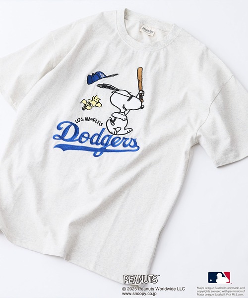 MLB(メジャーリーグベースボール)の「【PEANUTS×MLB】オリジナルデザイン Tシャツ ヤンキース ドジャース カブス(Tシャツ/カットソー・メンズ・ホワイト系その他/ホワイト系その他3/パープル系その他/ベージュ系その他/ブラック系その他3/ホワイト系その他2/ブルー系その他2/ホワイト系その他5/ブルー系その他4/ホワイト系その他4/パープル系その他5/ベージュ系その他6/ブラック系その他6/ホワイト系1/ブラック系その他7/ブルー系/ベージュ系その他7/ブラック系1/ベージュ系・MEDIUM/X-LARGE/LARGE)」の11枚目の写真