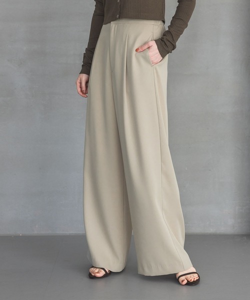 A part by（アパートバイ）の「【Sサイズ展開・洗える】イージーストレートパンツ（スラックス・レディース・ブラウン/ベージュ/ブラック/アイボリー・SMALL/MEDIUM）」の4枚目の写真