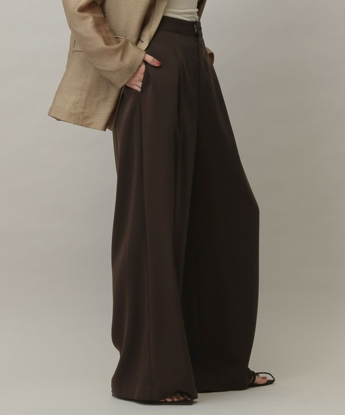 A part by（アパートバイ）の「【Sサイズ展開・洗える】イージーストレートパンツ（スラックス・レディース・ブラウン/ベージュ/ブラック/アイボリー・SMALL/MEDIUM）」の9枚目の写真