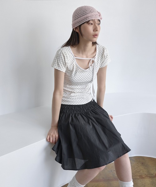 UNE MANSION（ユヌマンション）の「【UNE ORIGINAL】ラブリーくるくるストリングショルダーパフフロントリボンドットパターンTシャツカットソー（Tシャツ/カットソー・レディース・グレー/ブラック/ホワイト・MEDIUM/SMALL）」の4枚目の写真